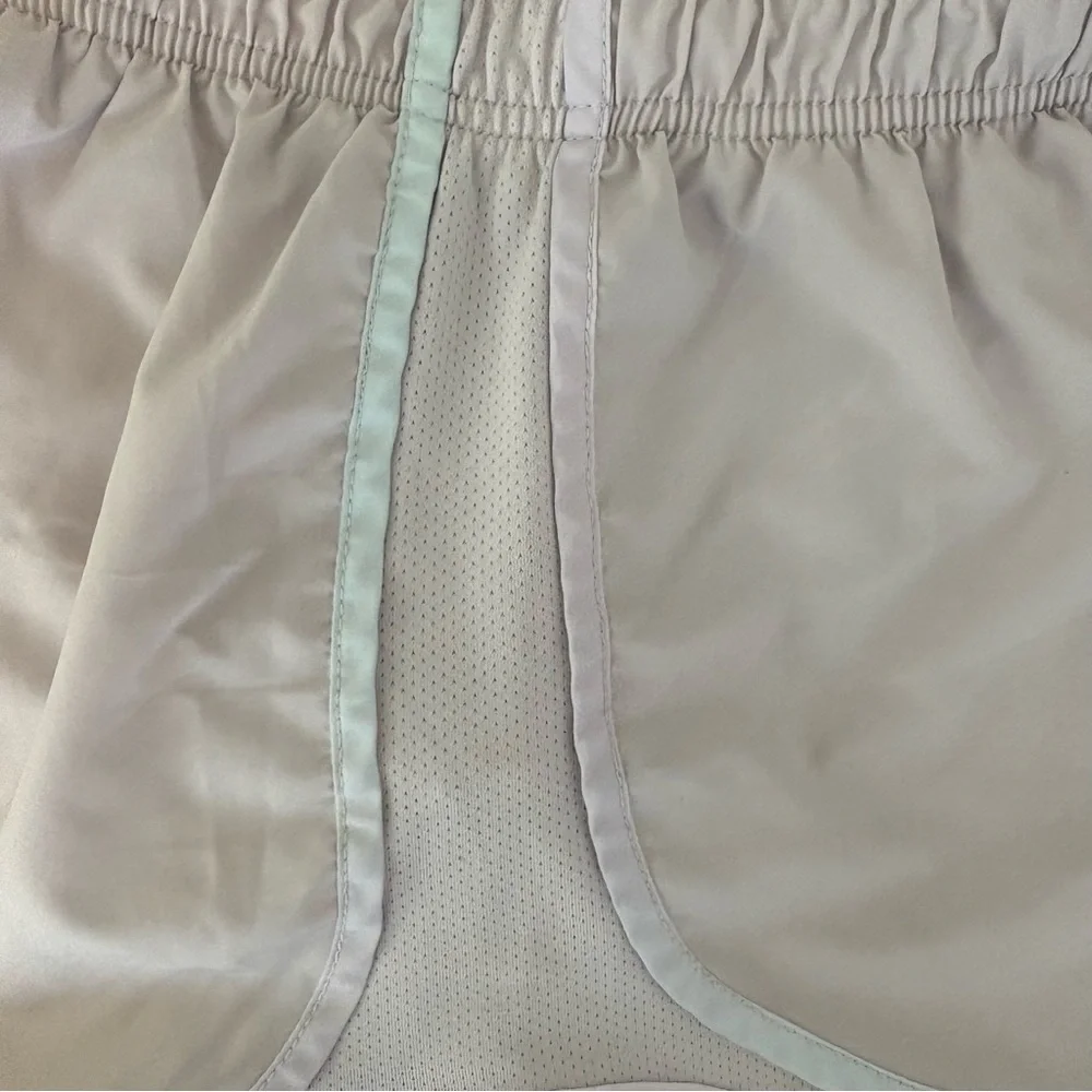 Nike Dri-Fit Tempo Running Shorts Women’s Medium (Runs‎ Small)